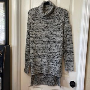 Black and white tunic sweater